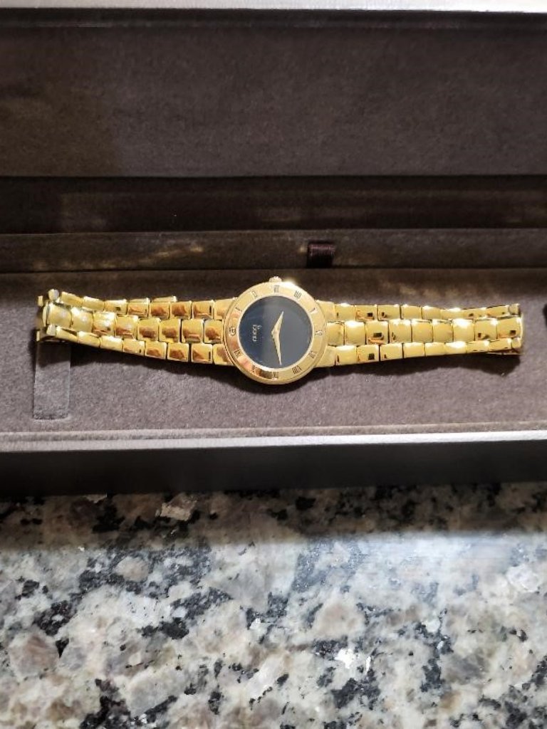 Gucci Gold Tone Black Dial Women’s Watch Working New Battery